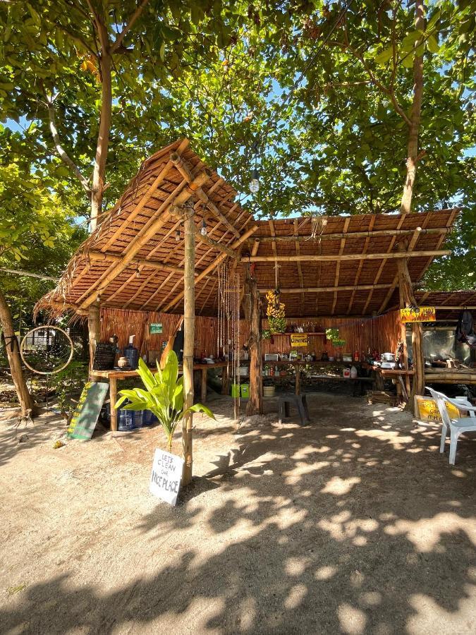 Tribal Huts Community Hostel Daanbantayan Ngoại thất bức ảnh