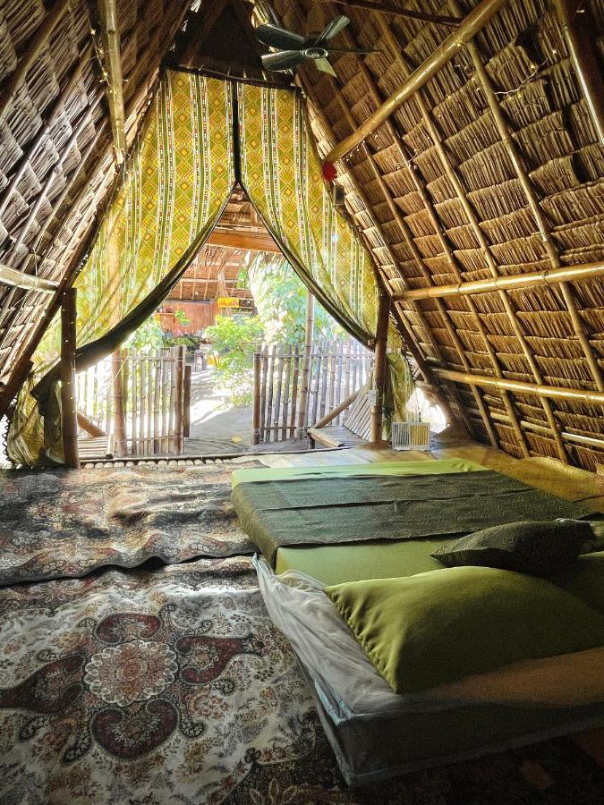 Tribal Huts Community Hostel Daanbantayan Ngoại thất bức ảnh