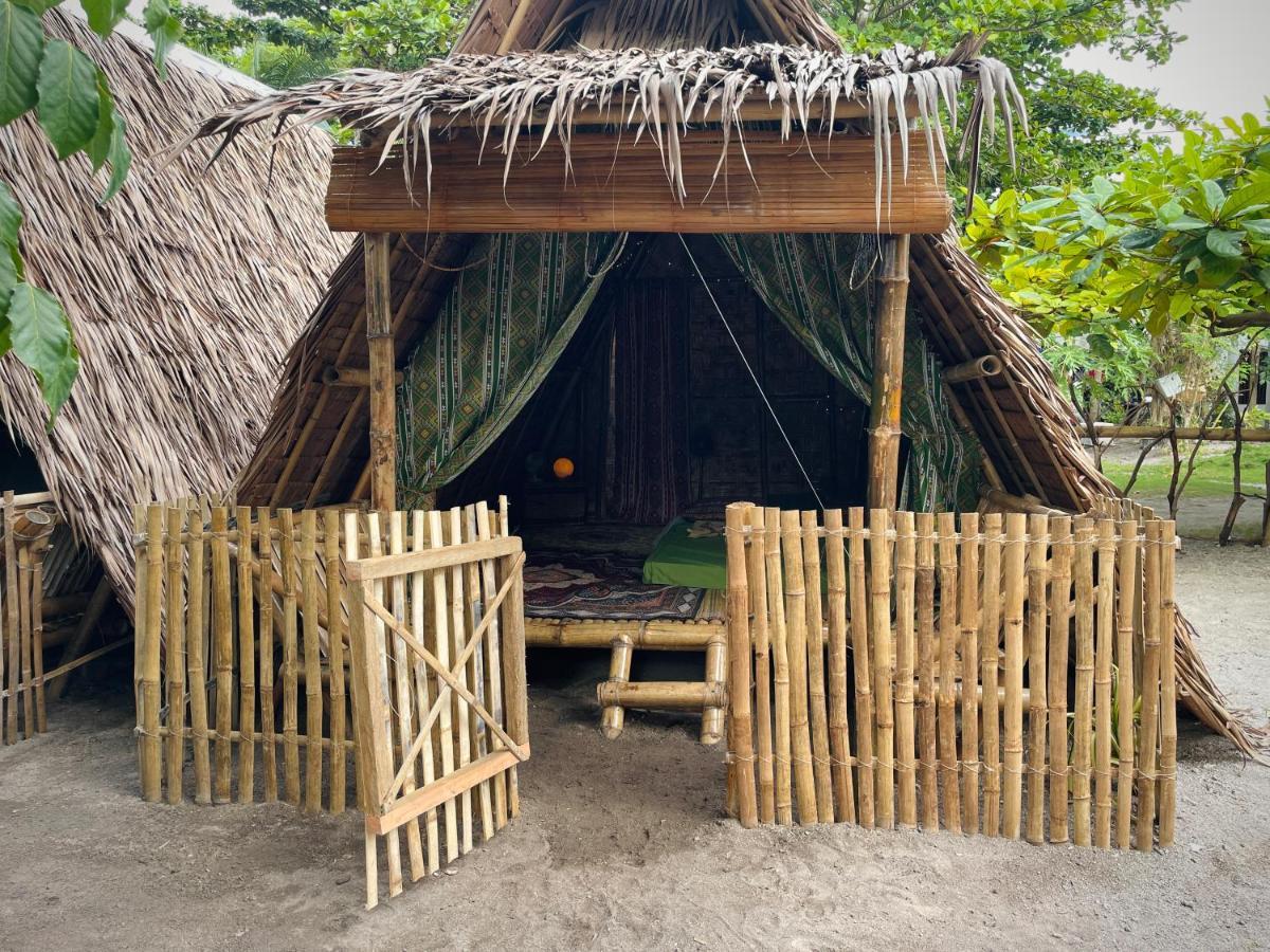 Tribal Huts Community Hostel Daanbantayan Phòng bức ảnh