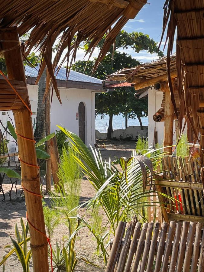 Tribal Huts Community Hostel Daanbantayan Ngoại thất bức ảnh