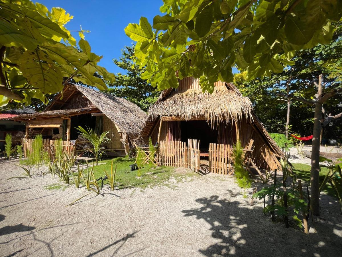 Tribal Huts Community Hostel Daanbantayan Ngoại thất bức ảnh