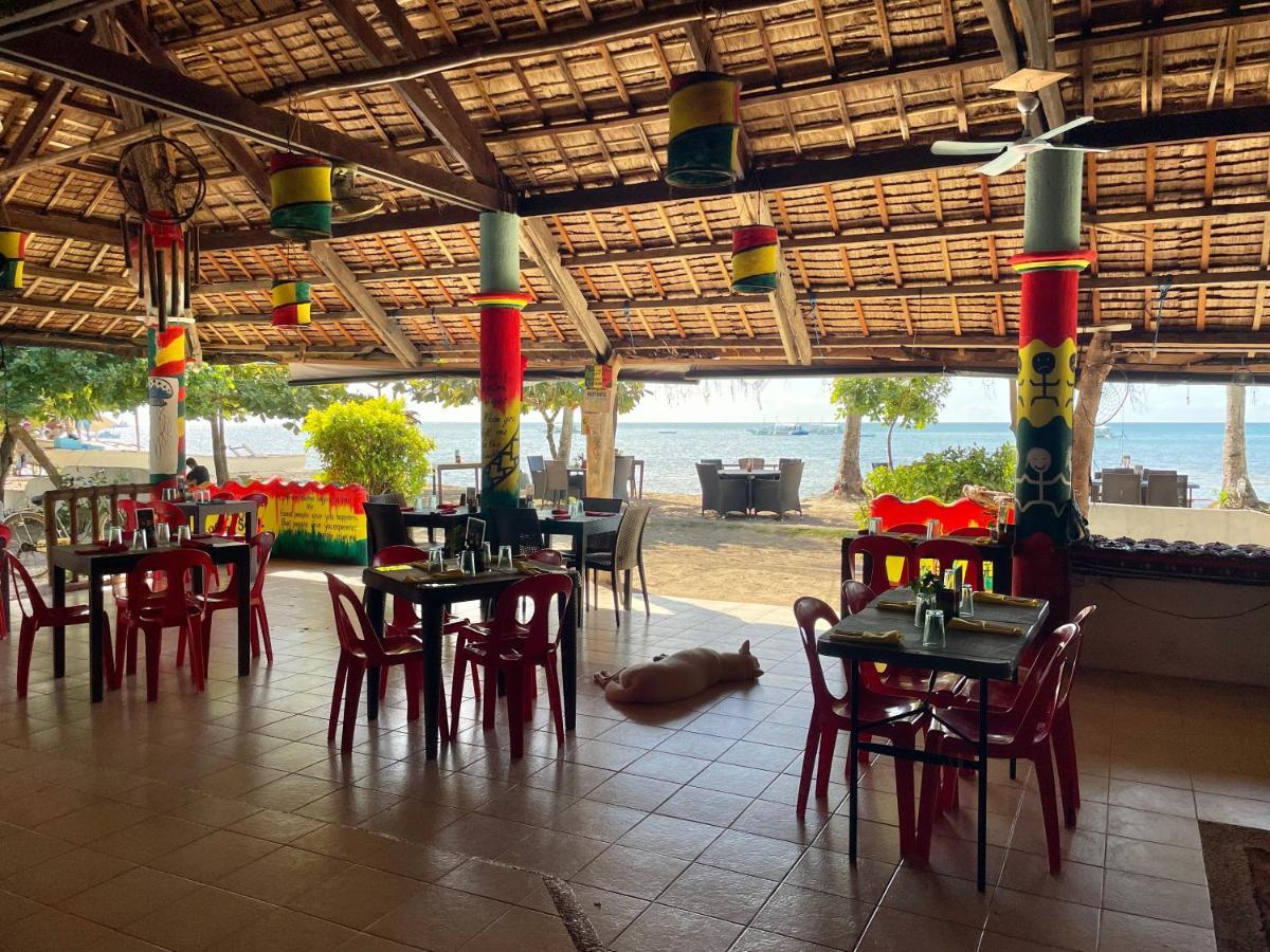Tribal Huts Community Hostel Daanbantayan Ngoại thất bức ảnh