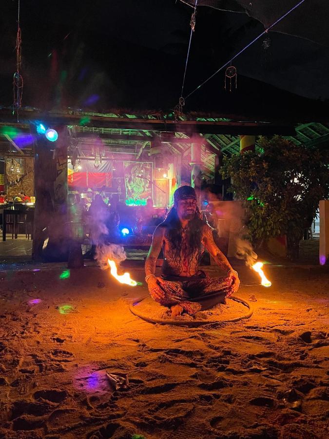 Tribal Huts Community Hostel Daanbantayan Ngoại thất bức ảnh
