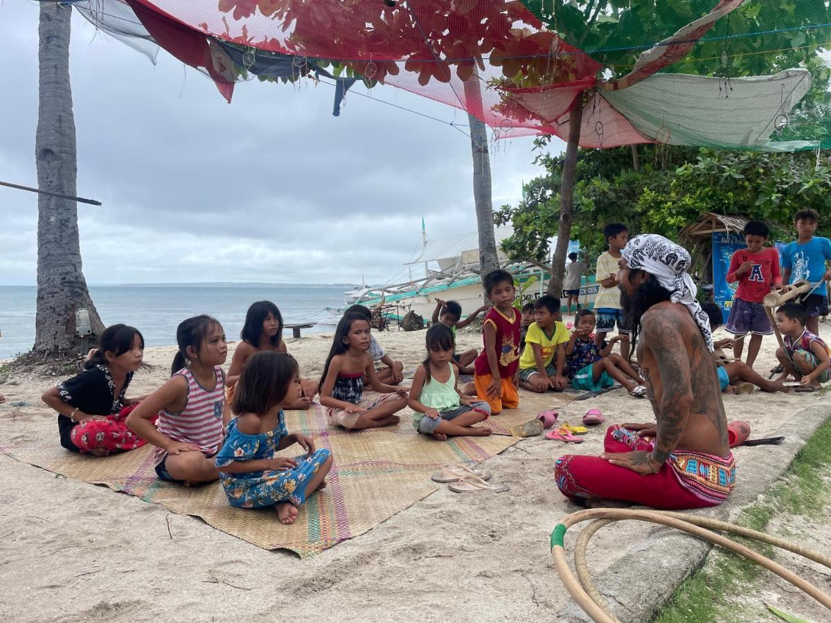 Tribal Huts Community Hostel Daanbantayan Ngoại thất bức ảnh