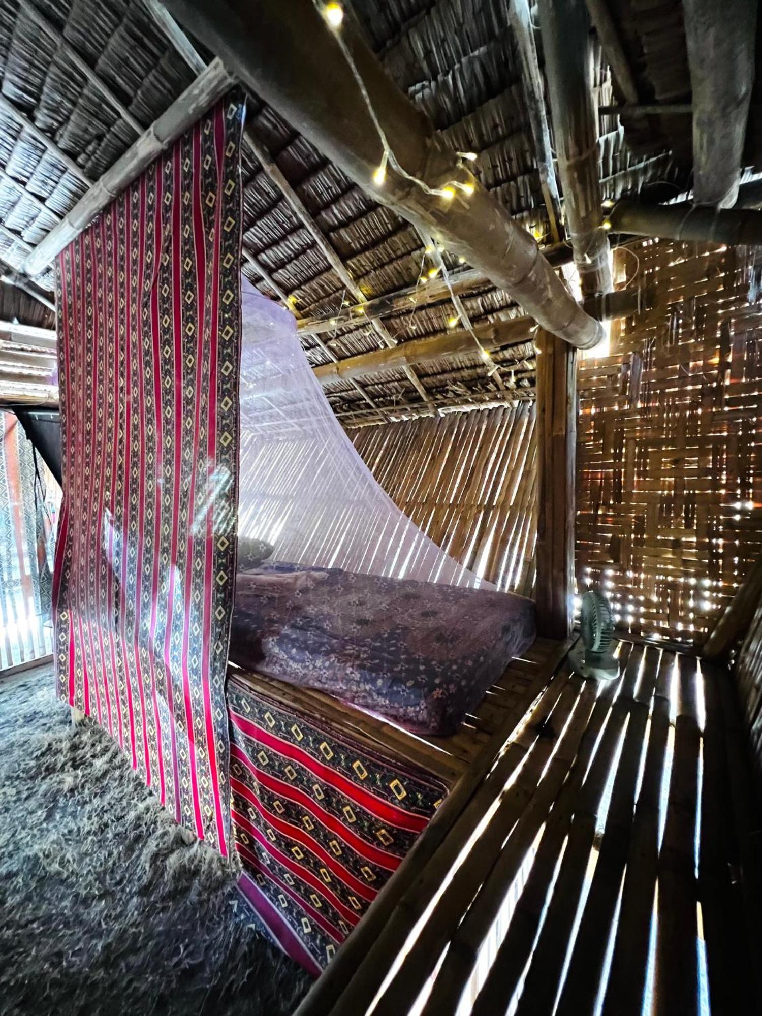 Tribal Huts Community Hostel Daanbantayan Phòng bức ảnh