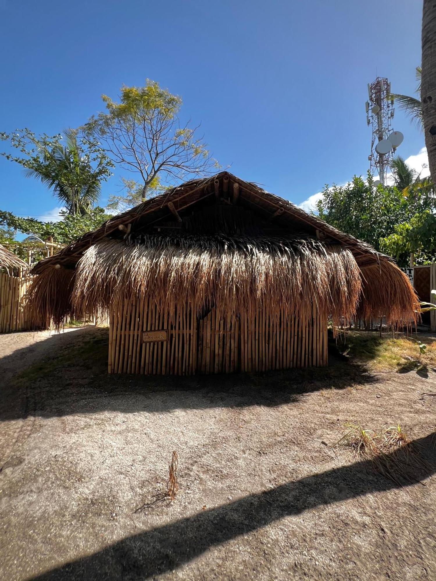 Tribal Huts Community Hostel Daanbantayan Ngoại thất bức ảnh