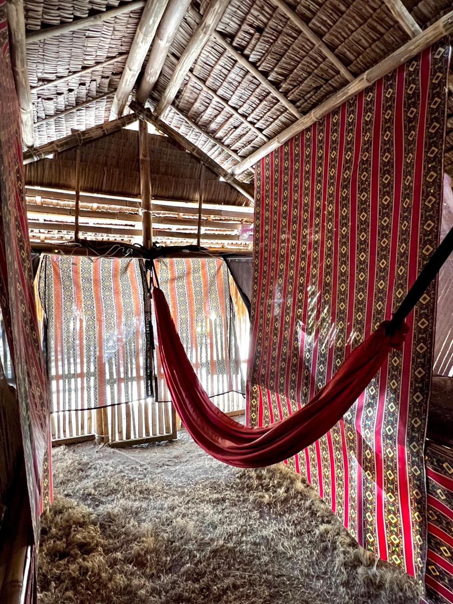 Tribal Huts Community Hostel Daanbantayan Ngoại thất bức ảnh