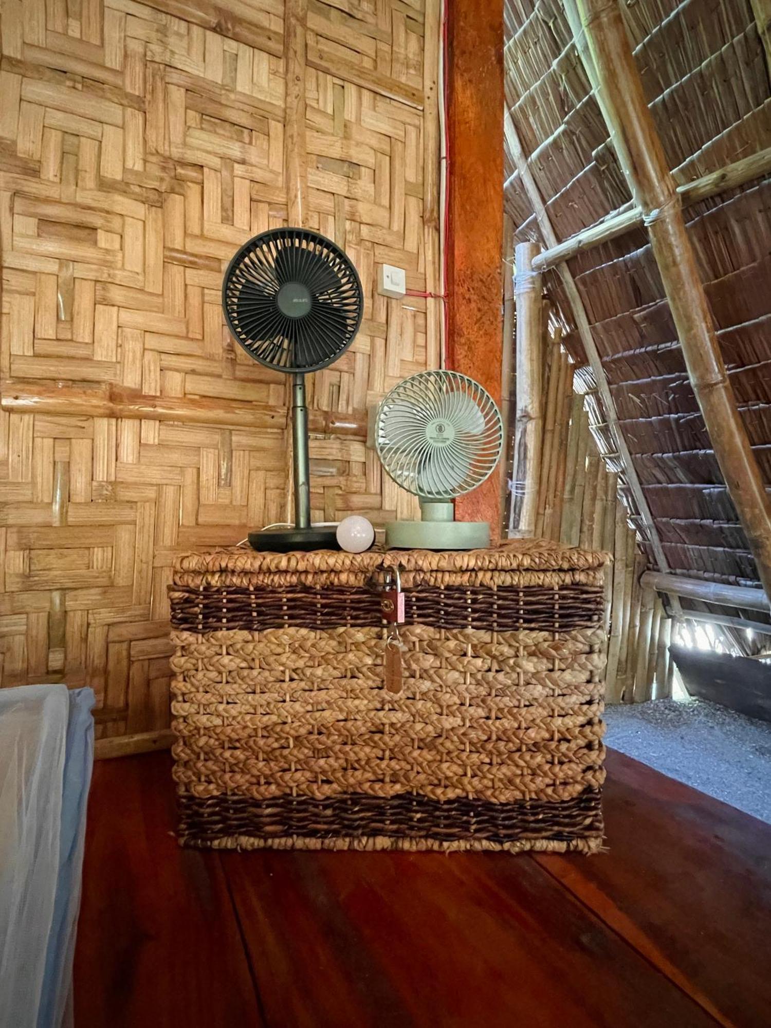 Tribal Huts Community Hostel Daanbantayan Phòng bức ảnh