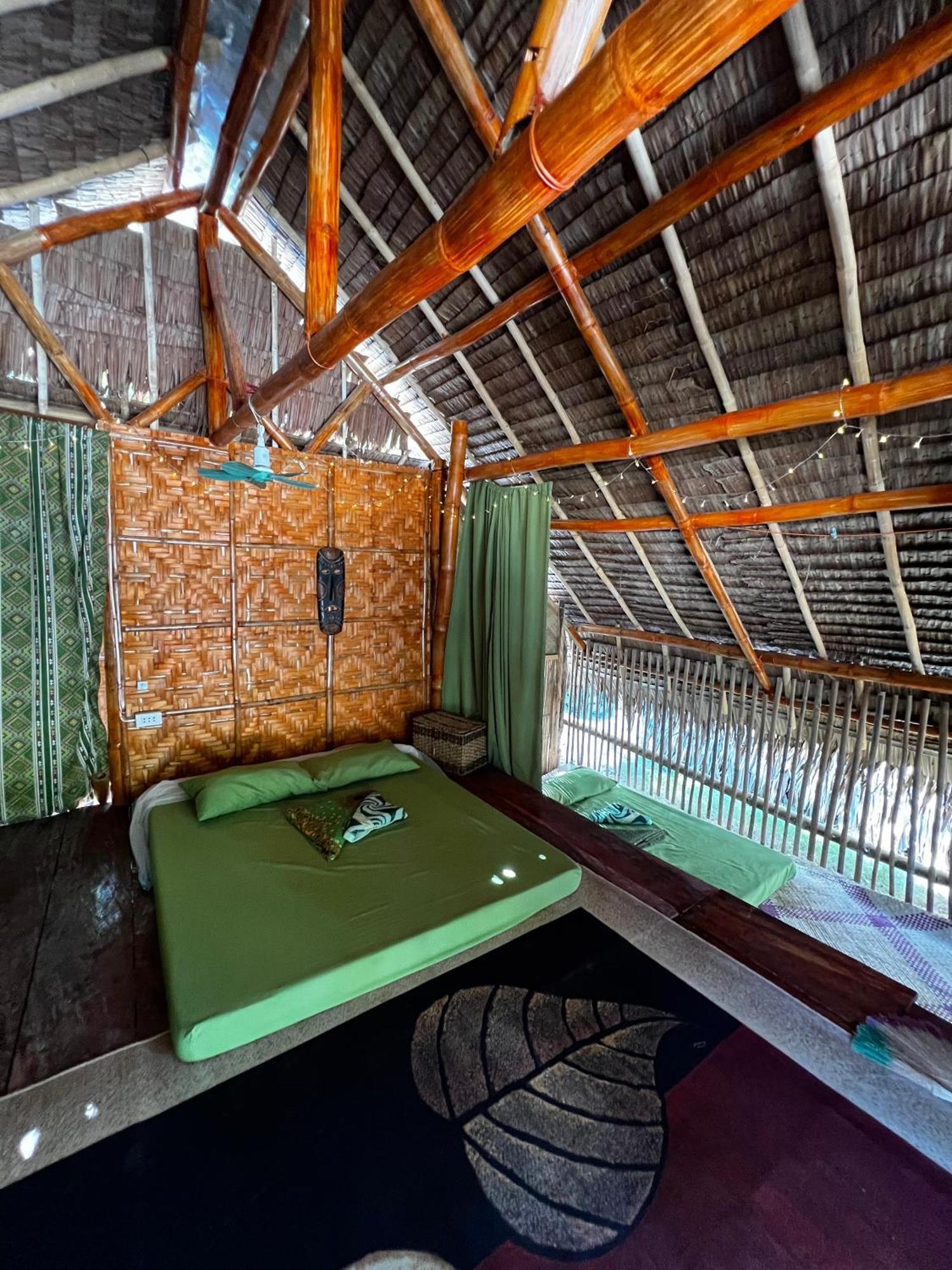 Tribal Huts Community Hostel Daanbantayan Phòng bức ảnh