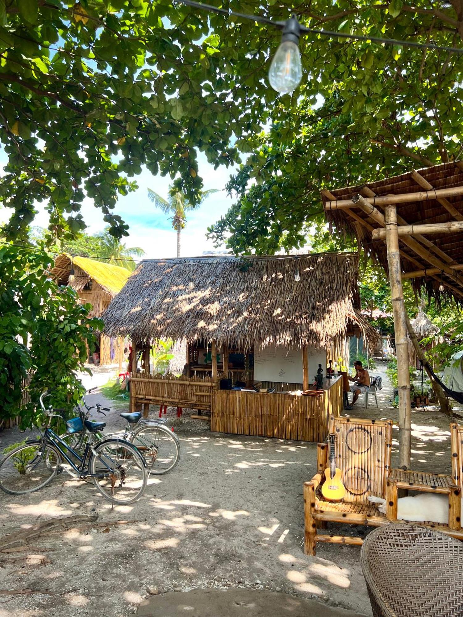 Tribal Huts Community Hostel Daanbantayan Ngoại thất bức ảnh