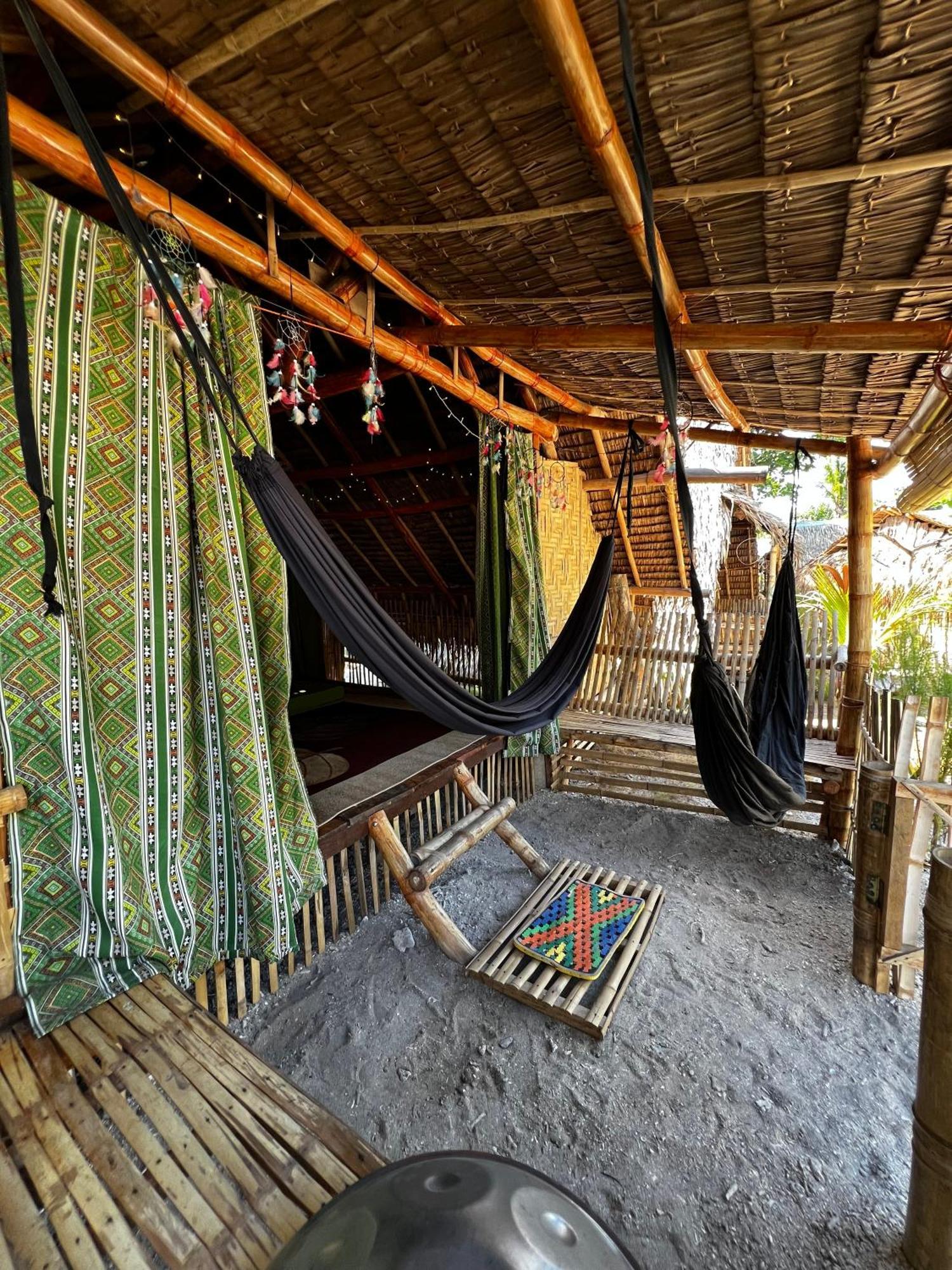 Tribal Huts Community Hostel Daanbantayan Ngoại thất bức ảnh