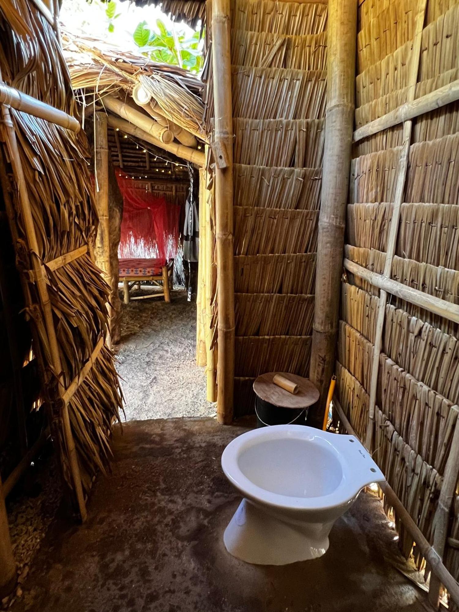 Tribal Huts Community Hostel Daanbantayan Phòng bức ảnh