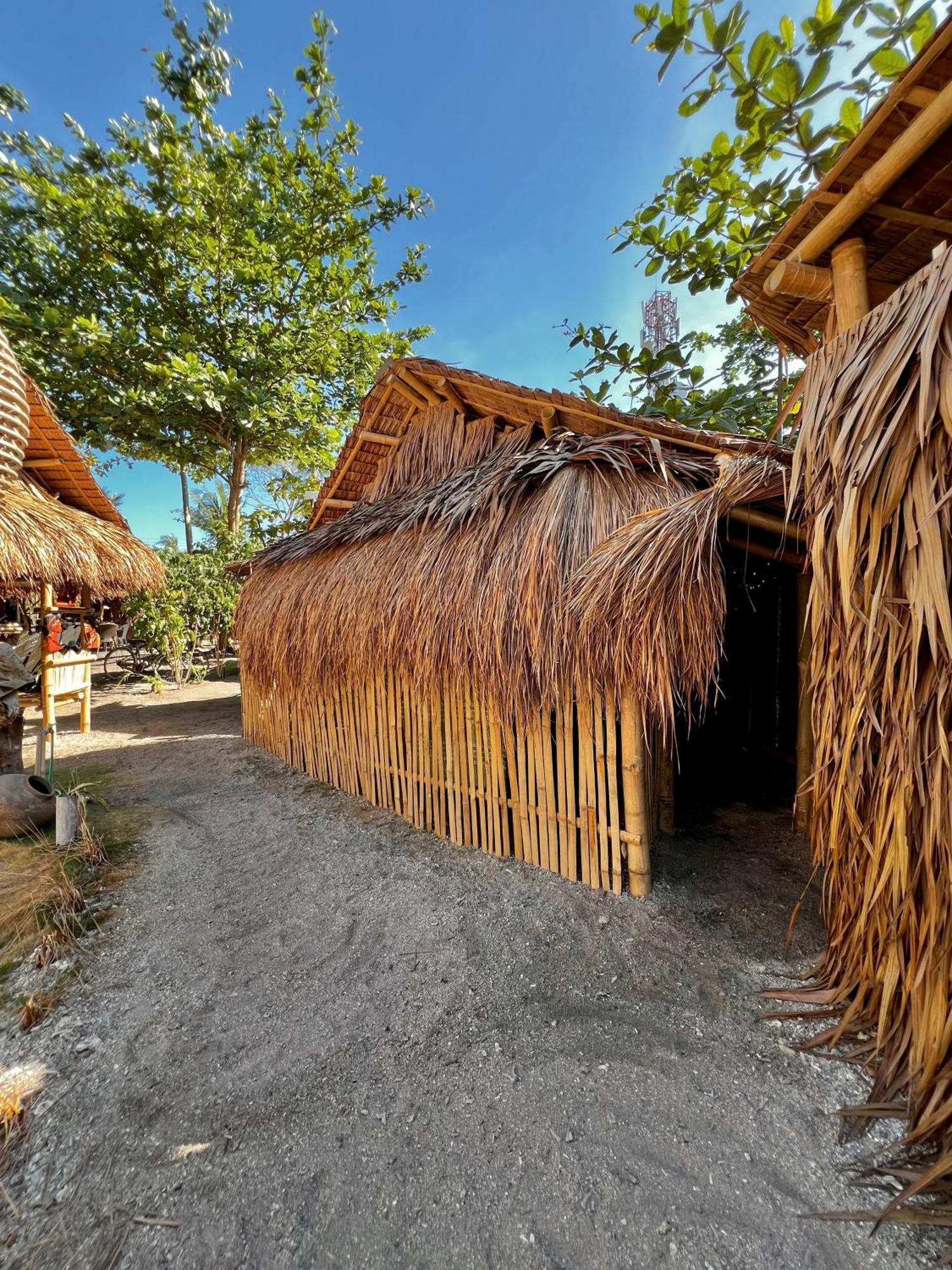 Tribal Huts Community Hostel Daanbantayan Ngoại thất bức ảnh
