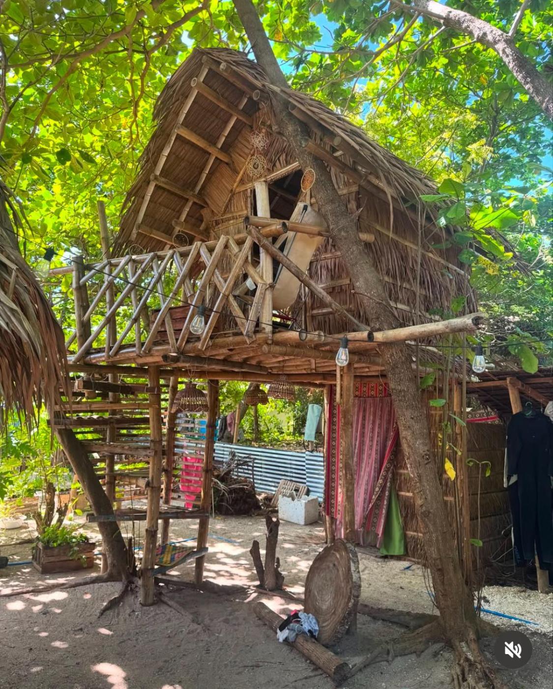 Tribal Huts Community Hostel Daanbantayan Ngoại thất bức ảnh